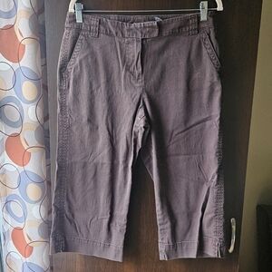 Larry Levine Brown Capri Pants